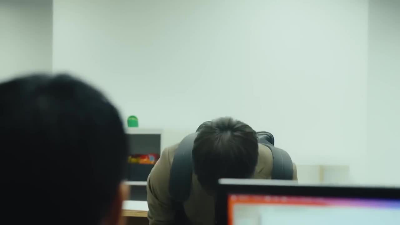 Dominant Yakuza and Wimpy Corporate Slave - кадр 1
