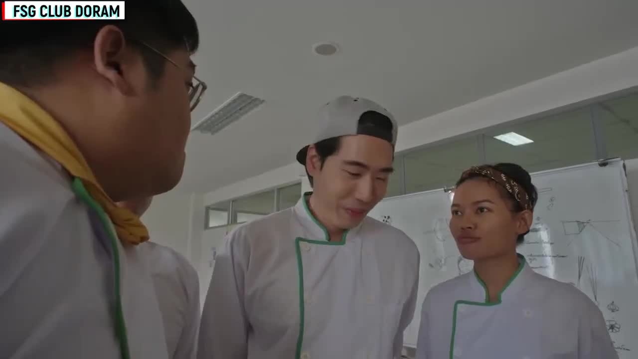 Ahan Pen Yangngai Khrap Mo - кадр 1