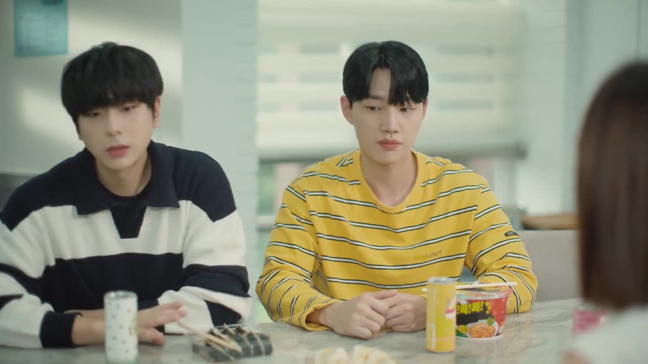 Why R U the Series - кадр 3